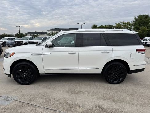 Used 2022 Lincoln Navigator Reserve w/ Monochromatic Package image 11