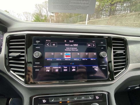 Certified 2020 Volkswagen Atlas Cross Sport SEL AWD/4WD image 16