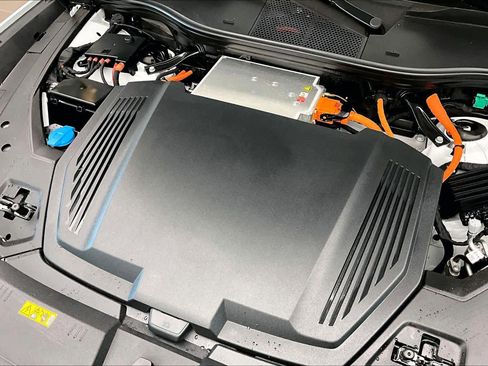 Certified 2024 Audi Q8 e-tron Premium Plus w/ Premium Plus Package image 30