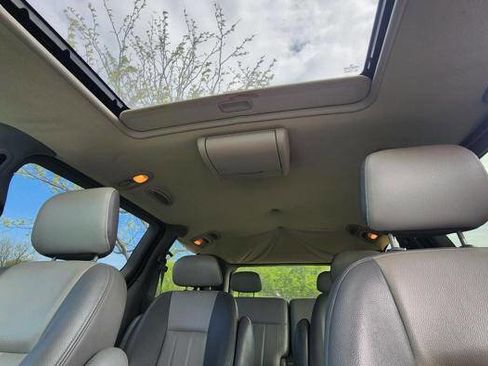 Used 2004 Dodge Grand Caravan SXT w/ Trailer Tow Prep Group FWD image 32