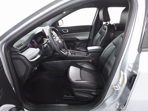 New 2026 Jeep Compass Latitude image 9