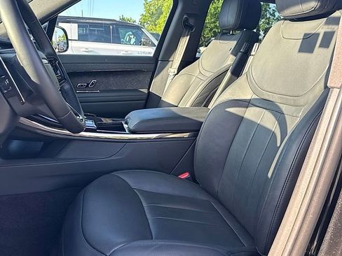 Used 2024 Land Rover Range Rover Sport Dynamic SE AWD/4WD image 3