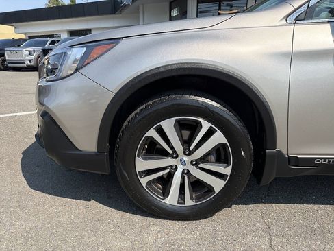 Used 2018 Subaru Outback 2.5i Limited AWD/4WD image 13