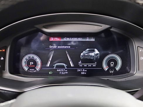 Used 2021 Audi Q8 Premium Plus w/ Premium Plus Package AWD/4WD image 18