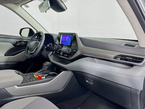 Used 2023 Toyota Highlander LE image 31