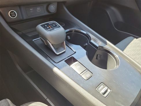 Used 2021 Nissan Rogue SV image 30