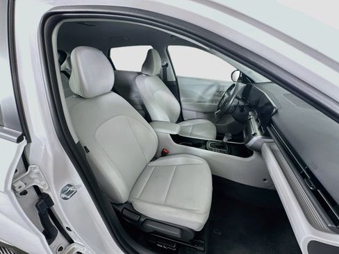 Used 2025 Hyundai Kona SEL FWD image 30