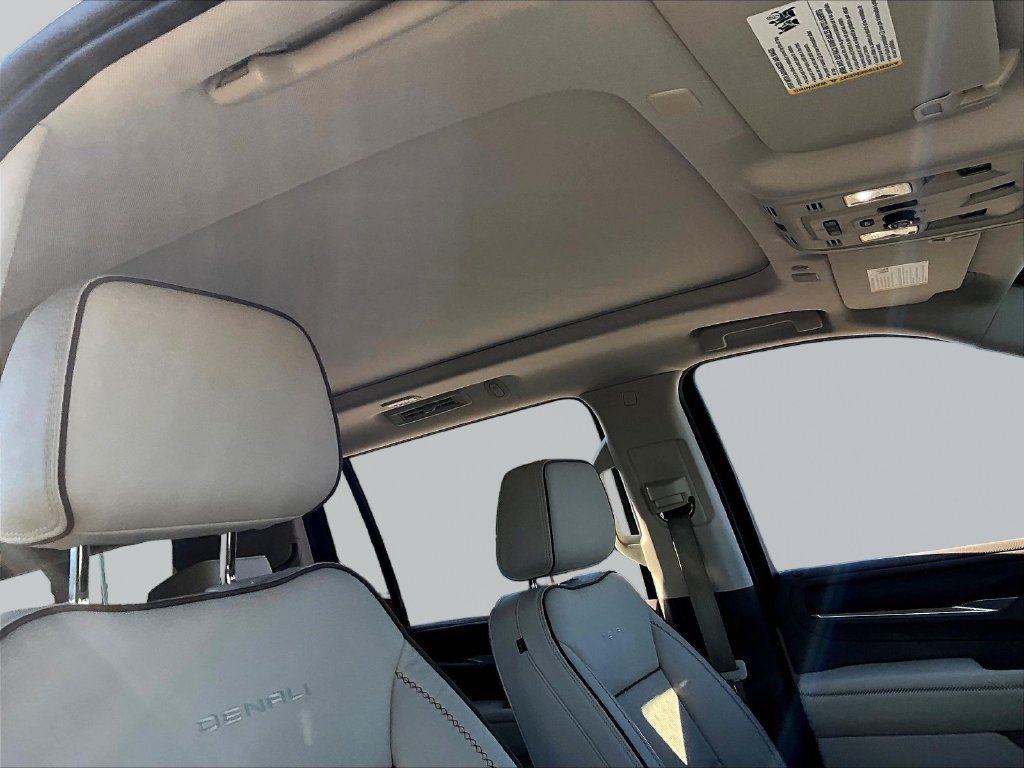 Used 2021 GMC Yukon XL Denali w/ Denali Premium Package AWD/4WD image 30