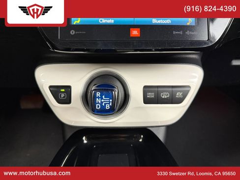 Used 2017 Toyota Prius Prime Advanced w/ Carpet Mat Package FWD image 31