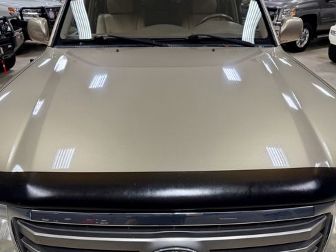 Used 2006 Toyota Land Cruiser image 16