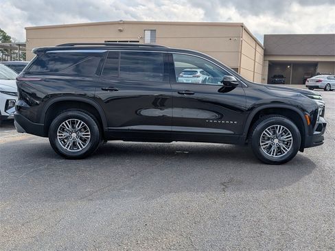 Used 2024 Chevrolet Traverse LT image 5