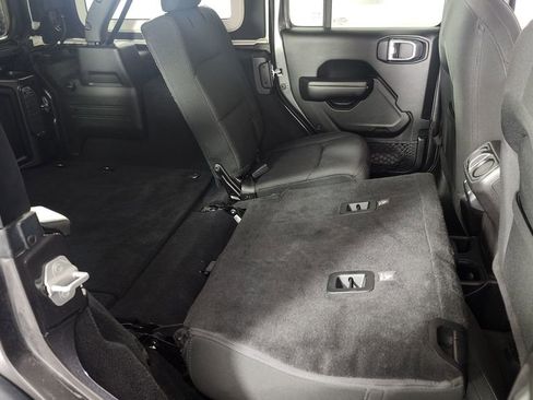 Used 2019 Jeep Wrangler Unlimited Sport image 31