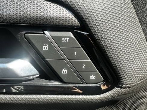 Used 2025 Chevrolet Silverado 1500 ZR2 w/ Technology Package image 18