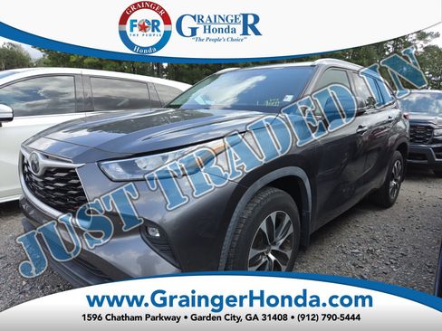 Used 2020 Toyota Highlander XLE AWD/4WD image 1