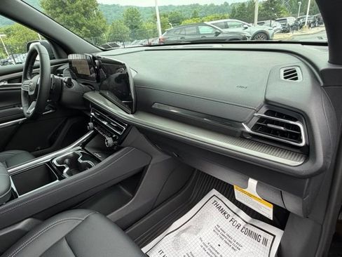 New 2026 Chevrolet Traverse LT w/ Driver Confidence Package FWD image 39