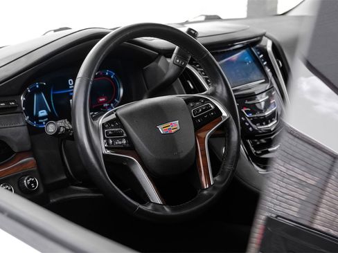 Used 2020 Cadillac Escalade Premium Luxury image 13