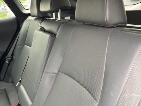 Used 2022 Toyota Venza Limited image 9