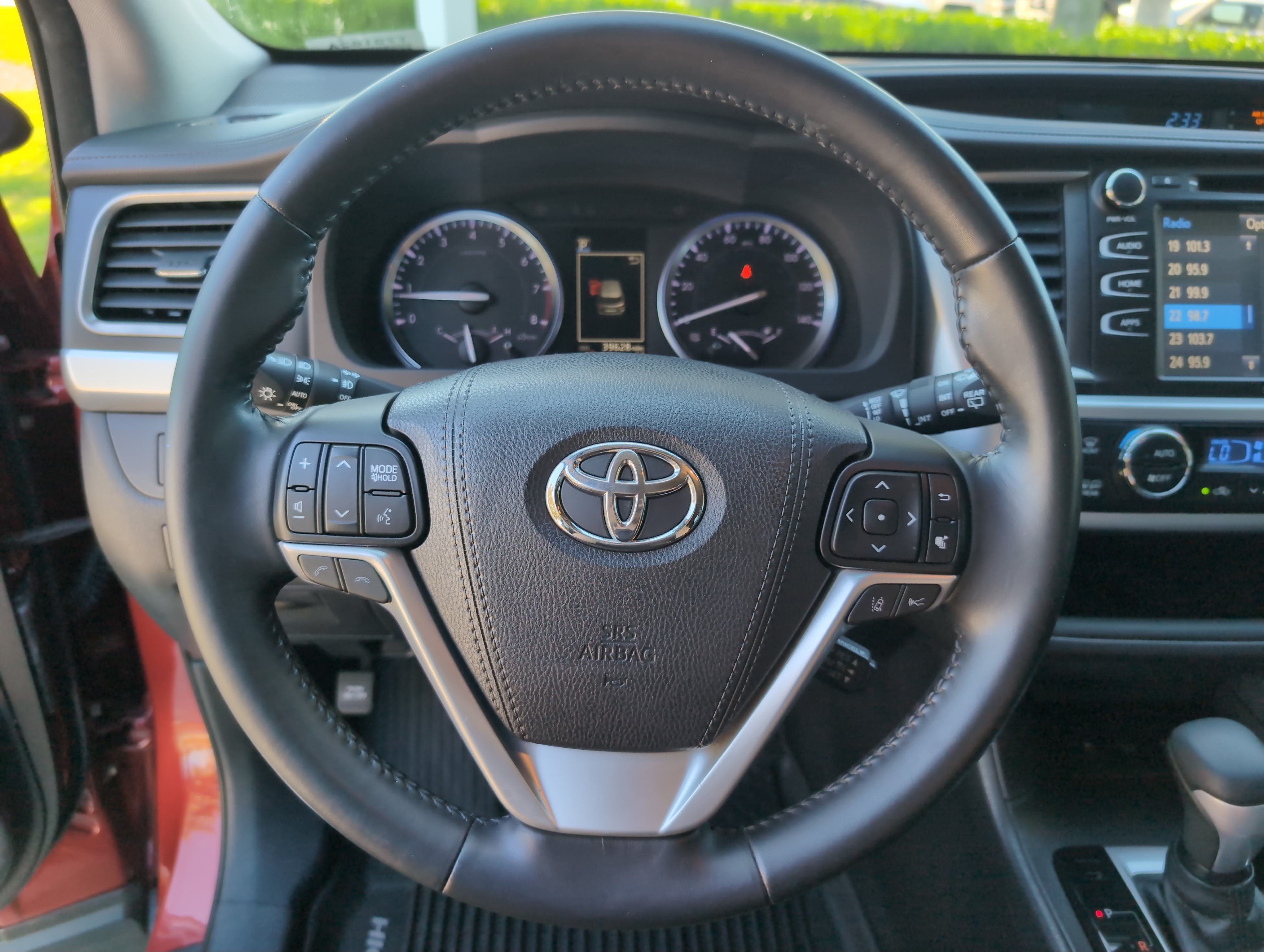 Used 2018 Toyota Highlander SE AWD/4WD image 18