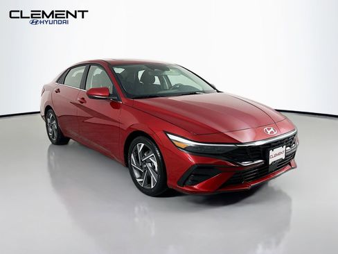 New 2025 Hyundai Elantra SEL image 3