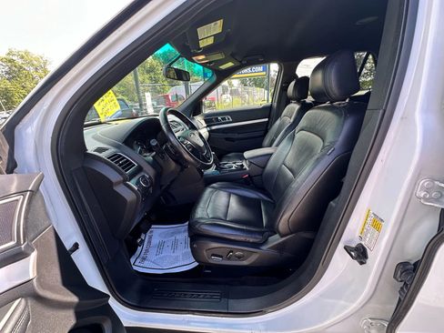 Used 2016 Ford Explorer XLT w/ Equipment Group 202A image 10