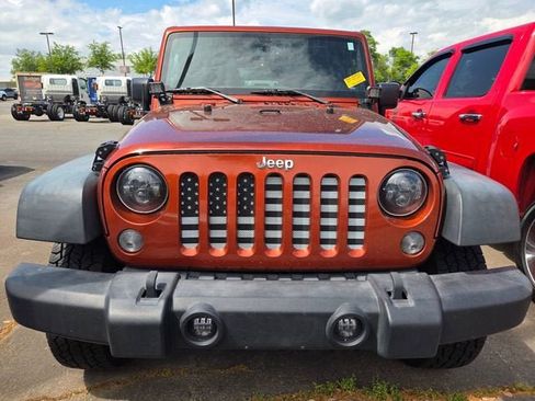 Used 2014 Jeep Wrangler Unlimited Rubicon w/ Connectivity Group AWD/4WD image 11