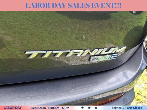 Used 2017 Ford Edge Titanium w/ Equipment Group 301A AWD/4WD image 11