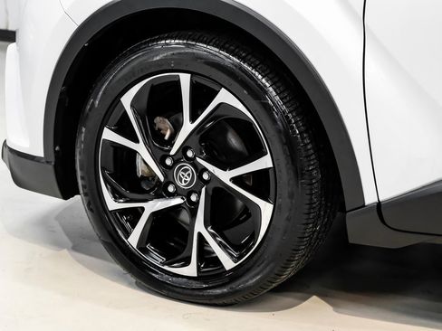 Used 2019 Toyota C-HR XLE image 62