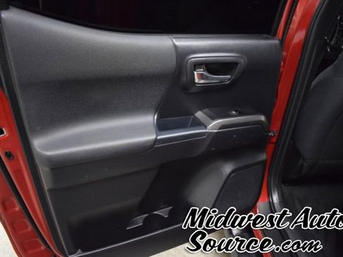 Used 2021 Toyota Tacoma TRD Off-Road w/ Technology Package image 22