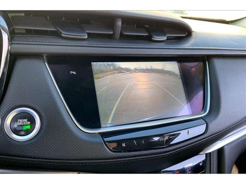 Used 2018 Cadillac XT5 Luxury w/ Driver Awareness Package image 19