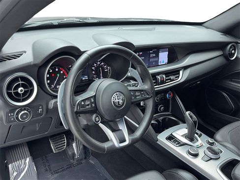 Used 2022 Alfa Romeo Stelvio Veloce image 13