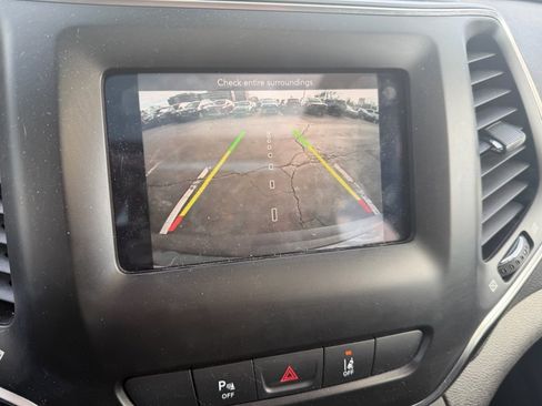 Used 2021 Jeep Cherokee Latitude Plus w/ Sun & Sound Group image 10