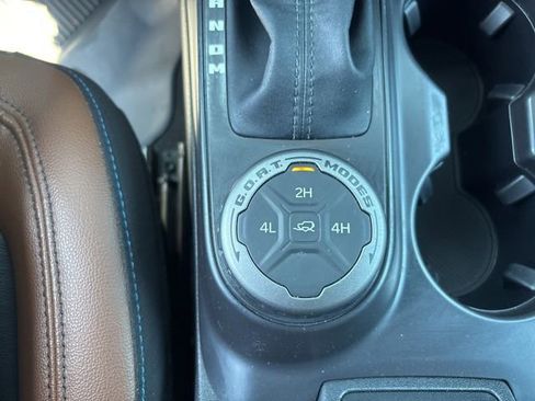 Used 2024 Ford Bronco Outer Banks AWD/4WD image 35