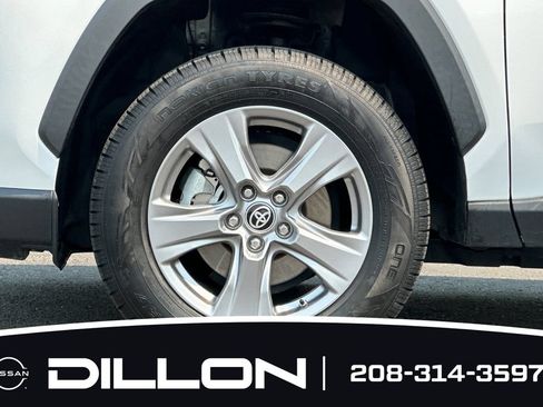 Used 2022 Toyota RAV4 LE AWD/4WD image 25