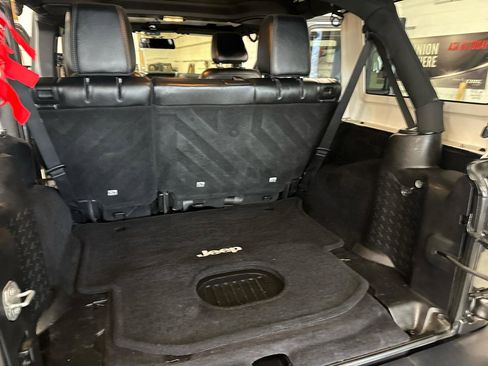 Used 2017 Jeep Wrangler Unlimited Rubicon image 34