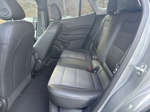 Used 2025 Chevrolet Trax LT image 31