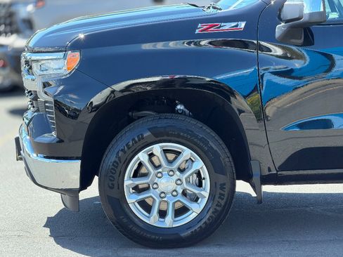 Used 2022 Chevrolet Silverado 1500 LT w/ Z71 Off-Road Package AWD/4WD image 15
