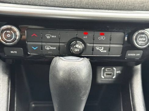 Certified 2024 Jeep Compass Latitude AWD/4WD image 32