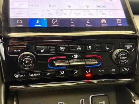 Used 2023 Jeep Grand Cherokee 4WD 4xe w/ Luxury Tech Group II image 10