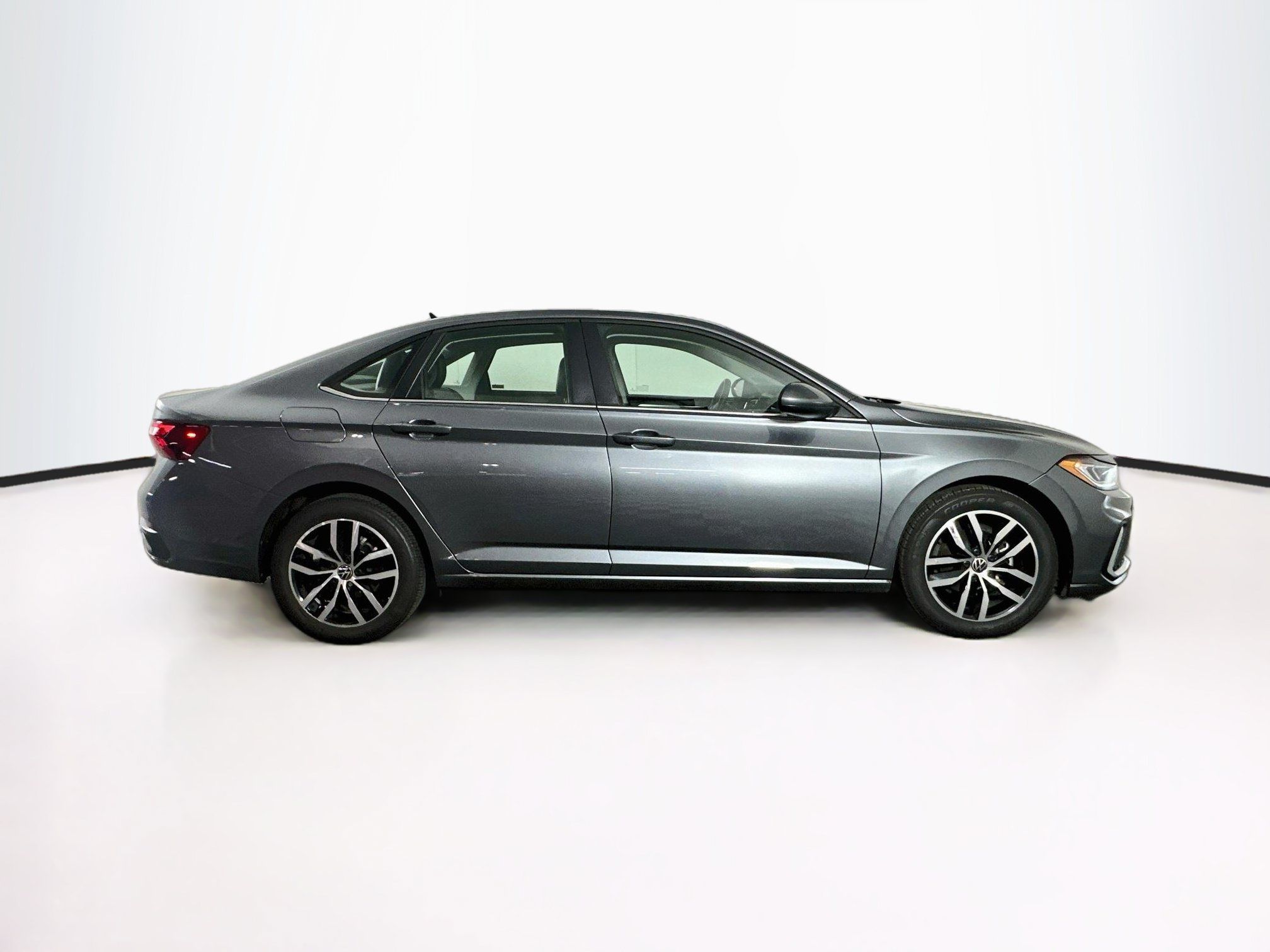 Used 2025 Volkswagen Jetta SE FWD image 10