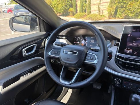 Used 2025 Jeep Compass Limited AWD/4WD image 35