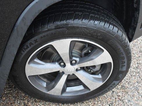 Used 2019 Jeep Cherokee Limited w/ Luxury Group AWD/4WD image 15