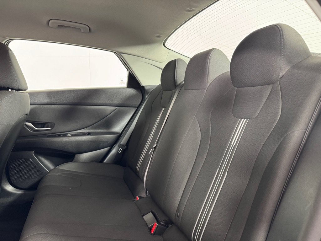 Used 2021 Hyundai Elantra SEL w/ Convenience Package FWD image 16