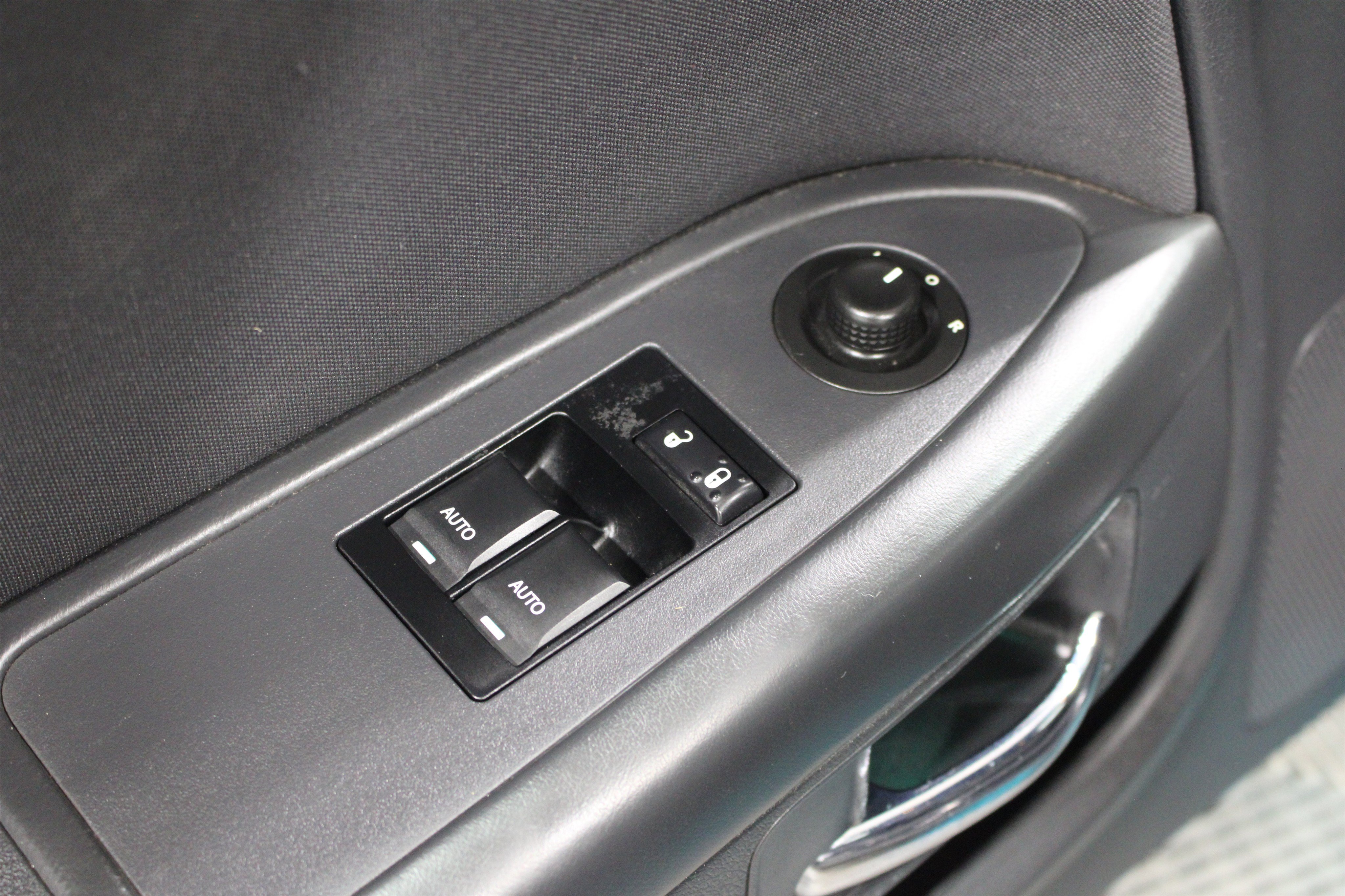 Used 2012 Dodge Challenger R/T RWD image 7
