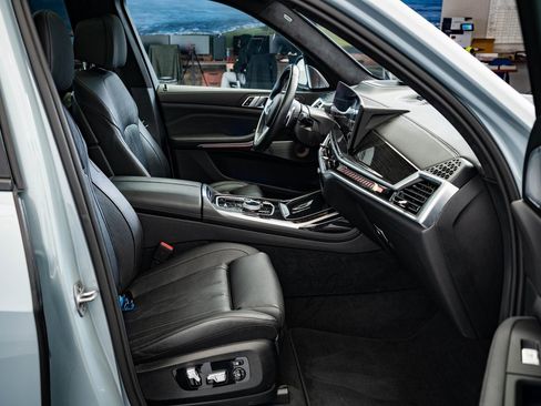 Used 2023 BMW X7 M60i w/ Executive Package image 20