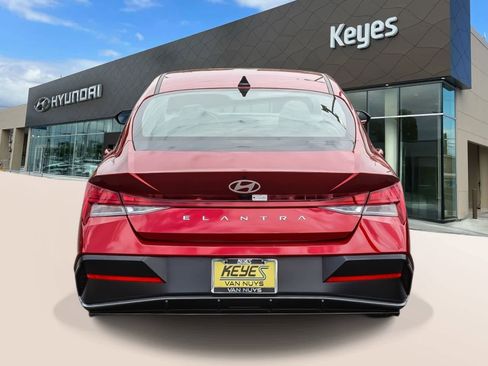 Certified 2025 Hyundai Elantra SEL FWD image 6