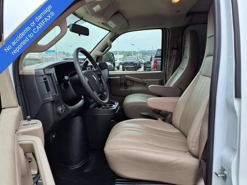 Used 2025 Chevrolet Express 2500 RWD image 18