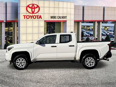 Certified 2025 Toyota Tacoma SR image 4