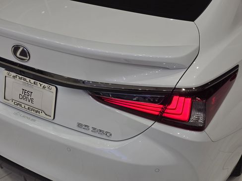 New 2025 Lexus ES 350 350 image 5