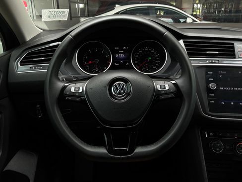 Used 2020 Volkswagen Tiguan SE AWD/4WD image 34