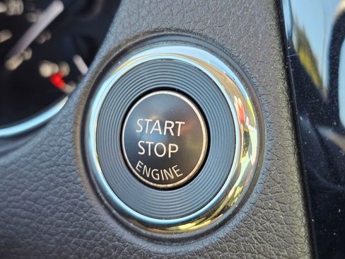 Used 2016 Nissan Rogue SL image 40